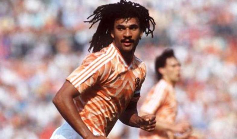 Số áo của Gullit gắn liền với số 10 từ những ngày đầu tiên