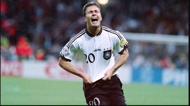 Bộ luật bàn thắng vàng được FIFA áp dụng vào cuối năm 1990