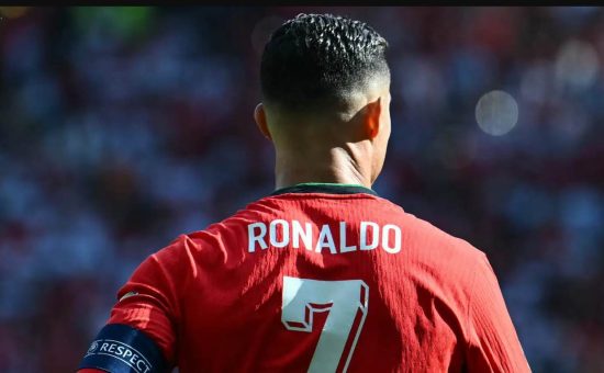 Ronaldo lần đầu thi đấu đội Một tại Sporting CP có số áo 28