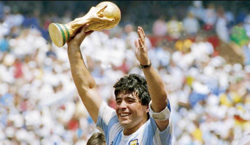 Diego Maradona là một trong top 10 cầu thủ vĩ đại nhất mọi thời đại